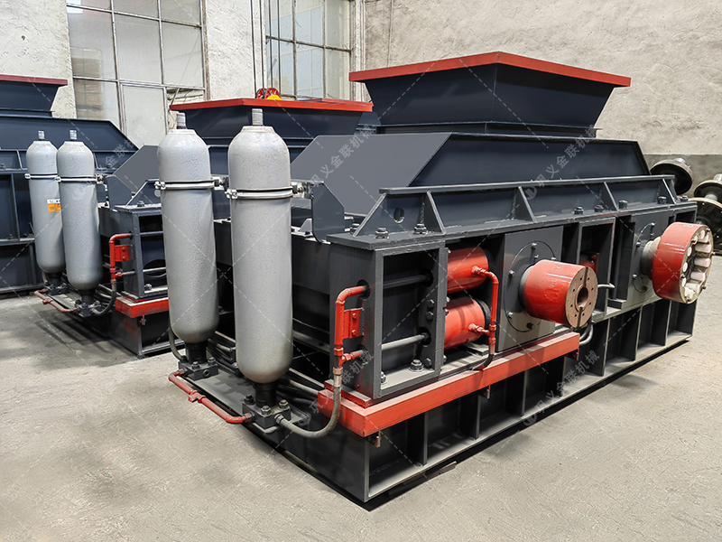 單臺中大型全自動液壓對輥制砂機設備發往河北