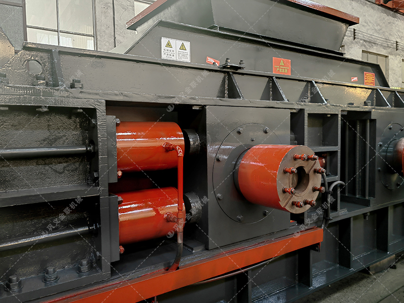 2PG1500x800直連式液壓對輥破碎機發往新疆