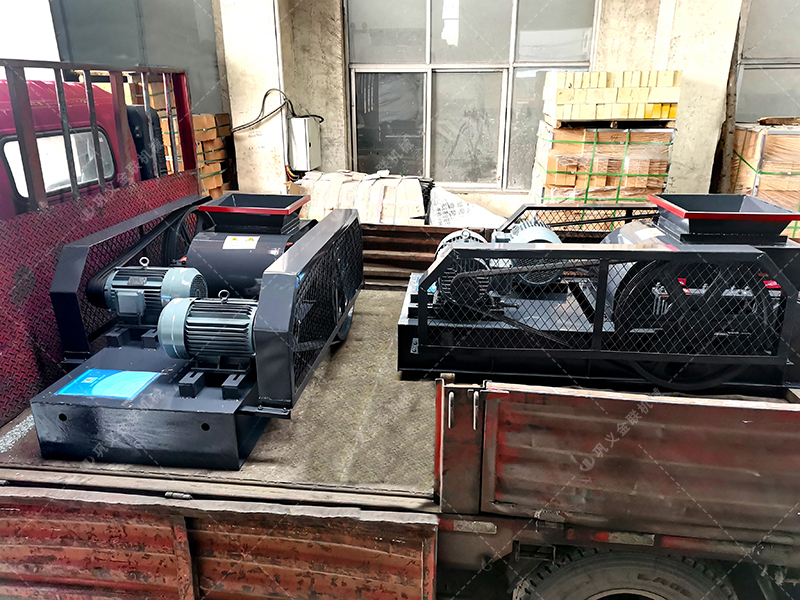 小型對輥破碎機生產線發貨圖片