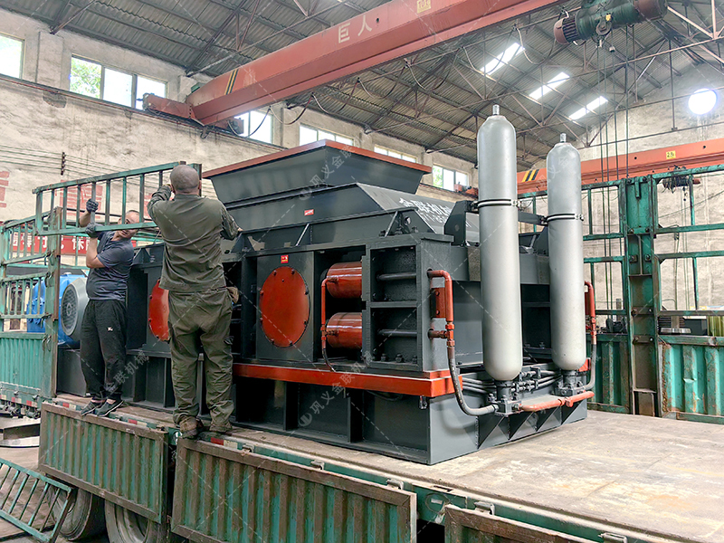 2PG1500x800大型破碎設備液壓對輥破碎機發貨圖片