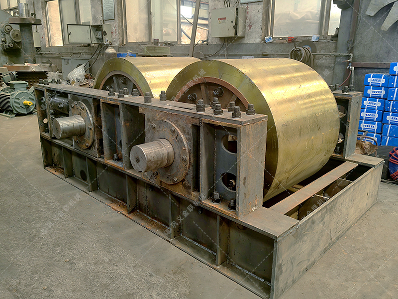 如何通過液壓對(duì)輥破碎機(jī)實(shí)現(xiàn)石英石的2mm準(zhǔn)確破碎? 如何通過液壓對(duì)輥破碎機(jī)實(shí)現(xiàn)石英石的2mm準(zhǔn)確破碎?