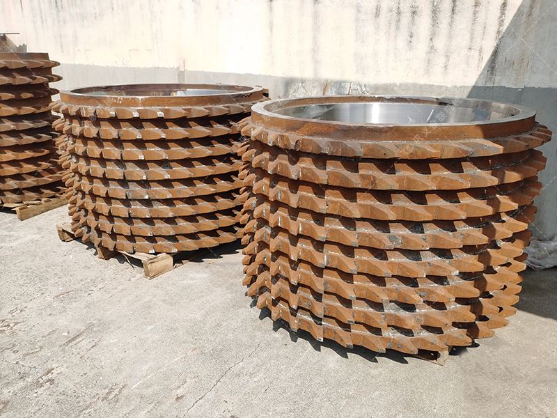 傳統(tǒng)破碎機(jī)處理廢渣總 “水土不服”？為何雙齒輥機(jī)型能輕松勝任？